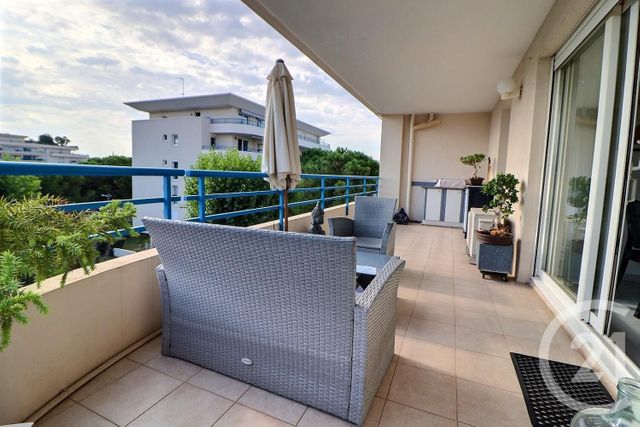 Appartement T3 à vendre - 3 pièces - 53,95 m2 - Frejus - 83 - PROVENCE-ALPES-COTE-D-AZUR