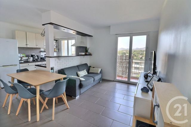 Appartement T3 à vendre - 3 pièces - 56,29 m2 - St Raphael - 83 - PROVENCE-ALPES-COTE-D-AZUR