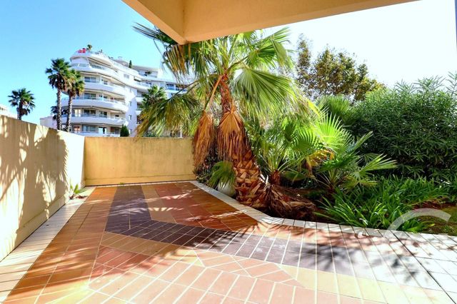 Appartement T3 à vendre - 3 pièces - 50 m2 - Frejus - 83 - PROVENCE-ALPES-COTE-D-AZUR