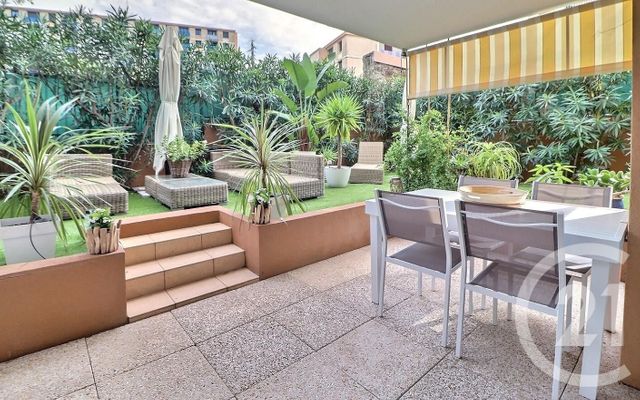 Appartement T3 à vendre - 3 pièces - 75 m2 - St Raphael - 83 - PROVENCE-ALPES-COTE-D-AZUR