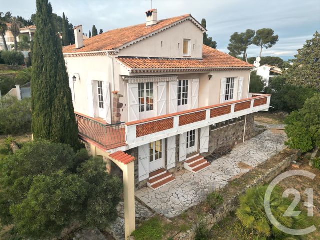 Maison à vendre - 7 pièces - 155 m2 - Frejus - 83 - PROVENCE-ALPES-COTE-D-AZUR