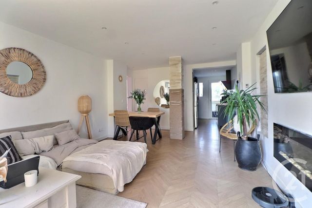 Appartement T3 à vendre - 3 pièces - 62 m2 - St Raphael - 83 - PROVENCE-ALPES-COTE-D-AZUR