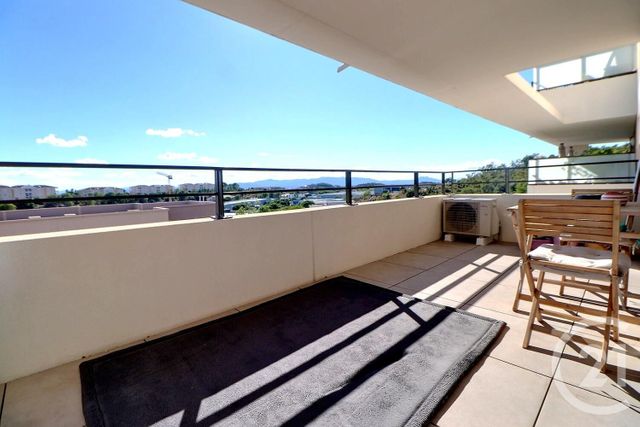 Appartement T3 à vendre - 3 pièces - 74,70 m2 - St Raphael - 83 - PROVENCE-ALPES-COTE-D-AZUR