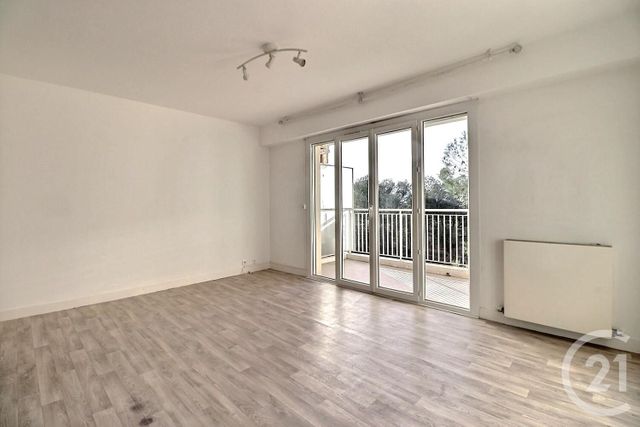 Appartement T3 à vendre - 3 pièces - 61,30 m2 - St Raphael - 83 - PROVENCE-ALPES-COTE-D-AZUR